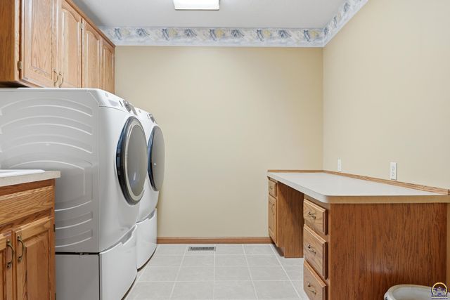 7848 SW Hiawatha DR, Topeka, KS 66615