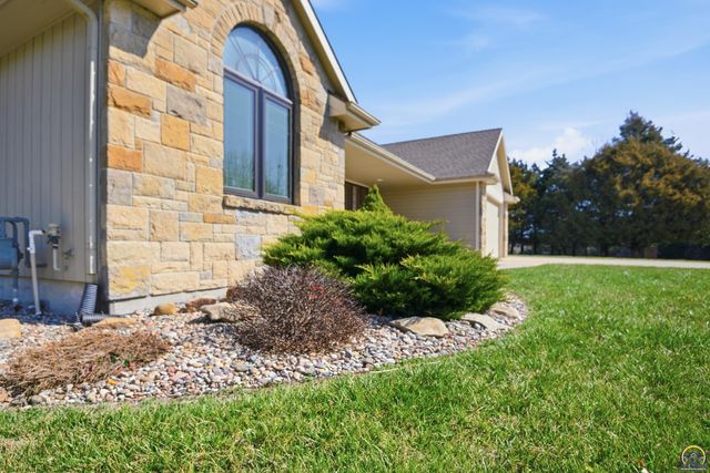 7848 SW Hiawatha DR, Topeka, KS 66615