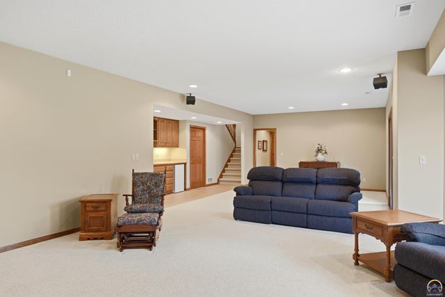 7848 SW Hiawatha DR, Topeka, KS 66615