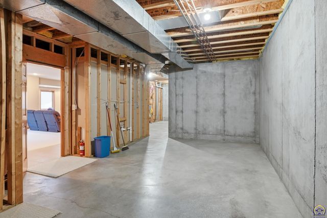 7848 SW Hiawatha DR, Topeka, KS 66615