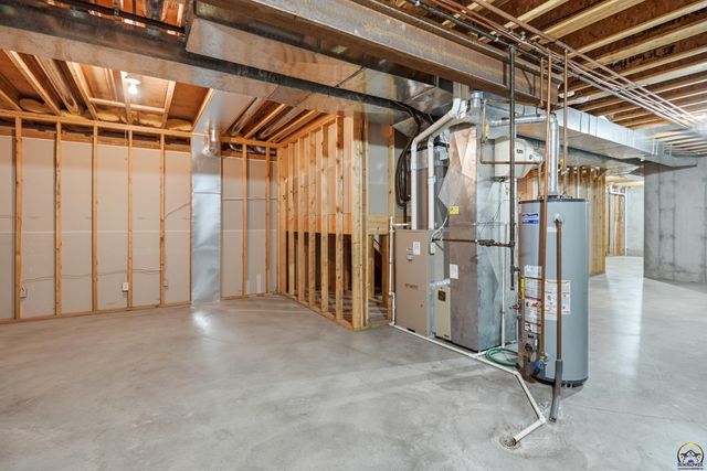 7848 SW Hiawatha DR, Topeka, KS 66615