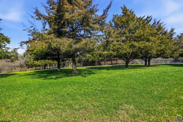 7848 SW Hiawatha DR, Topeka, KS 66615