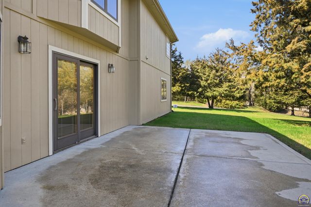 7848 SW Hiawatha DR, Topeka, KS 66615