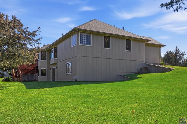 7848 SW Hiawatha DR, Topeka, KS 66615