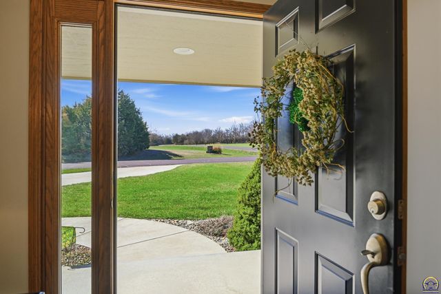 7848 SW Hiawatha DR, Topeka, KS 66615