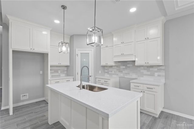 427 Serg Loop, Alamo, TX 78516