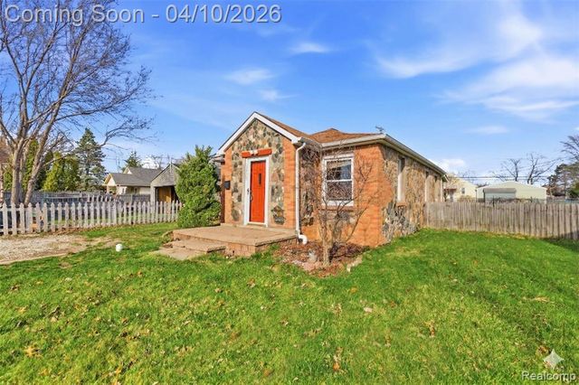 33524 Duncan, Fraser, MI 48026