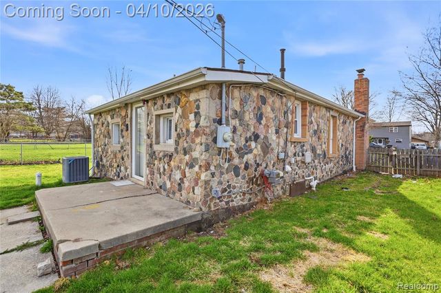 33524 Duncan, Fraser, MI 48026