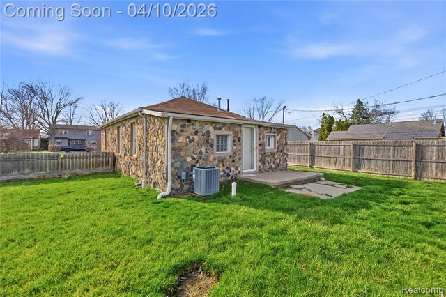 33524 Duncan, Fraser, MI 48026