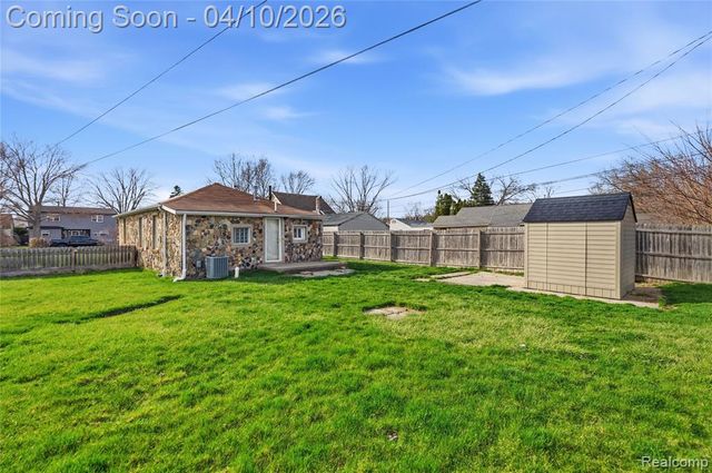 33524 Duncan, Fraser, MI 48026