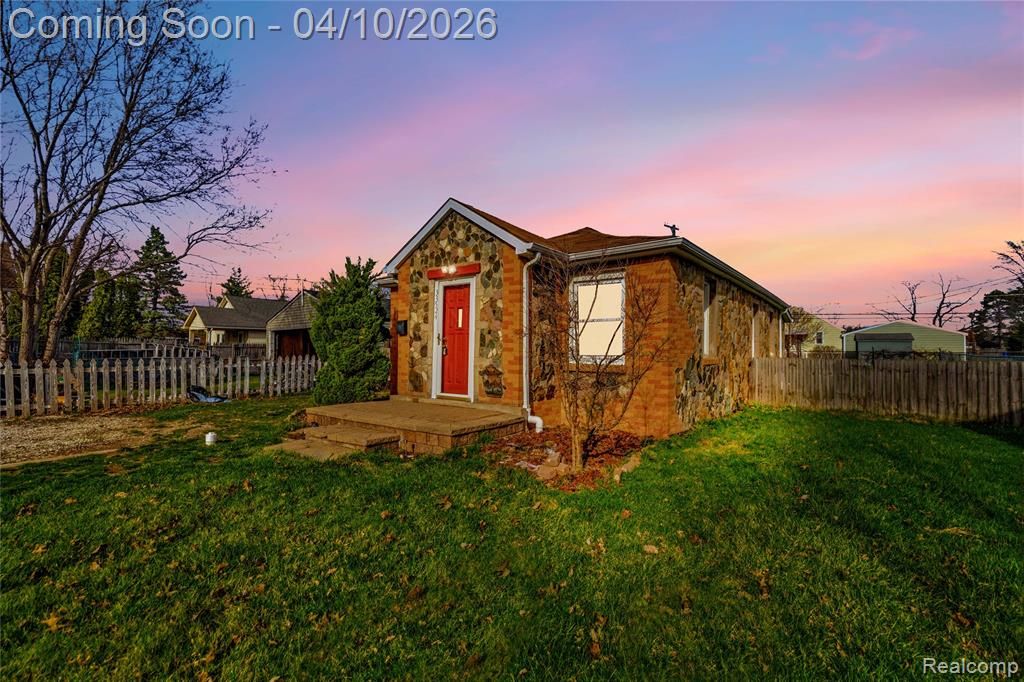 33524 Duncan, Fraser, MI 48026