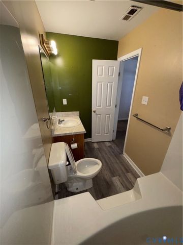 1800 New Lincoln Cir, Hopewell, VA 23860