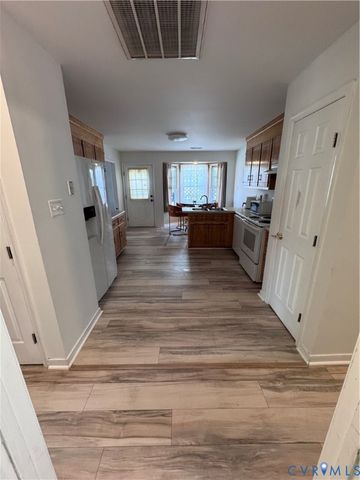 1800 New Lincoln Cir, Hopewell, VA 23860