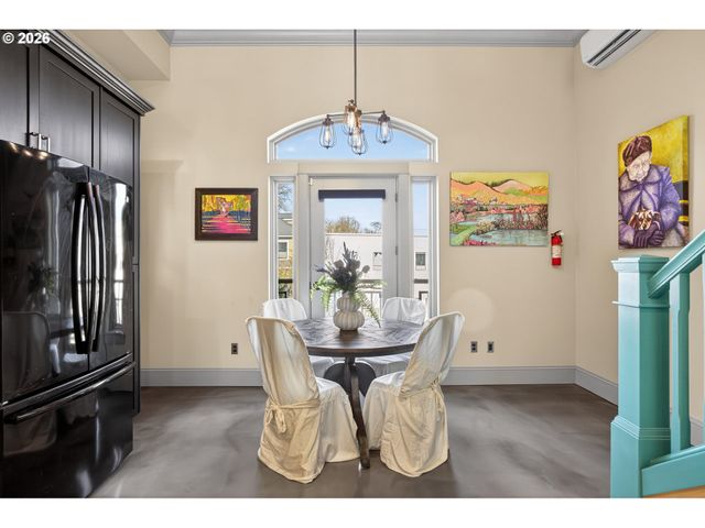 121 Sw GIBBS St, Portland, OR 97239