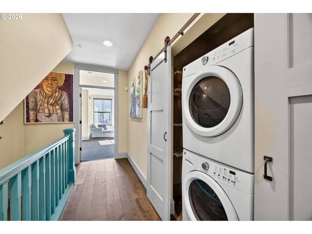 121 Sw GIBBS St, Portland, OR 97239