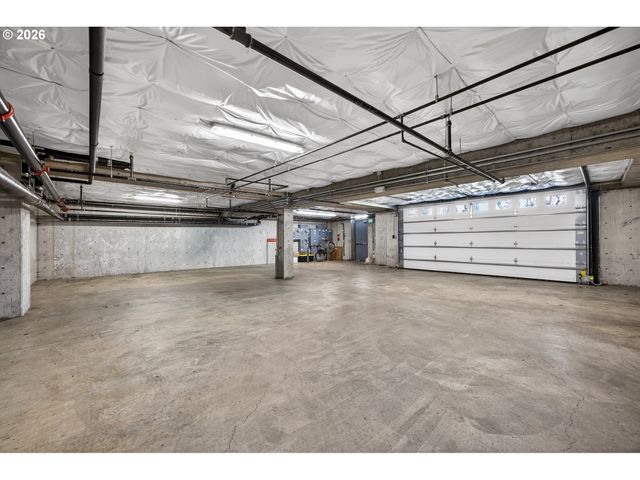 121 Sw GIBBS St, Portland, OR 97239