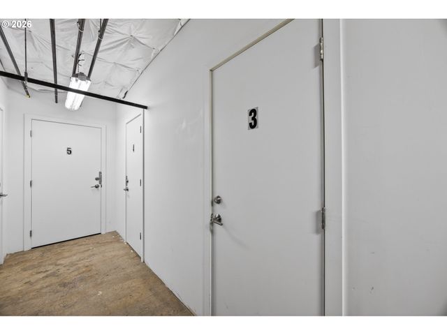 121 Sw GIBBS St, Portland, OR 97239