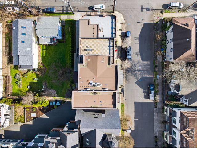 121 Sw GIBBS St, Portland, OR 97239