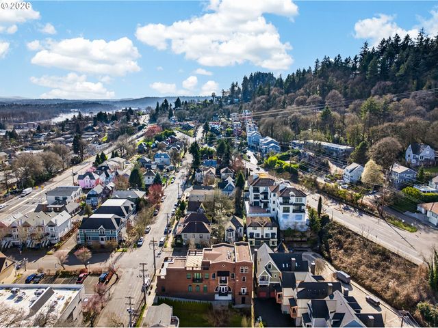 121 Sw GIBBS St, Portland, OR 97239