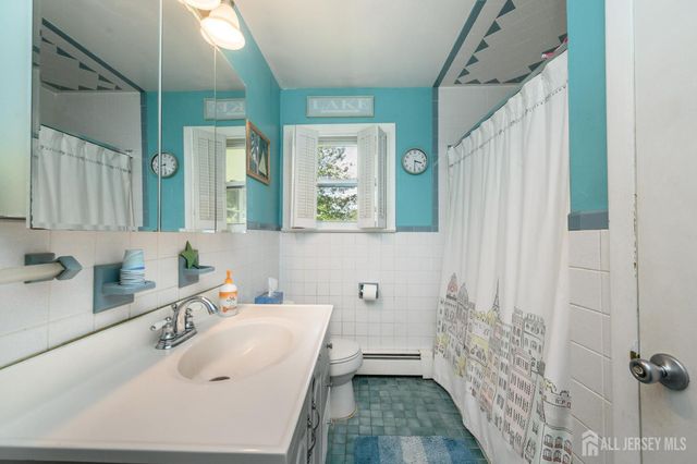 15 Poplar Street, Jackson, NJ 08527