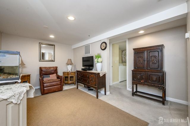 15 Poplar Street, Jackson, NJ 08527