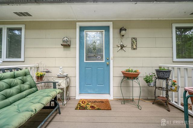 15 Poplar Street, Jackson, NJ 08527