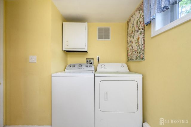 15 Poplar Street, Jackson, NJ 08527