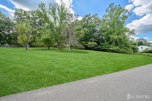 15 Poplar Street, Jackson, NJ 08527