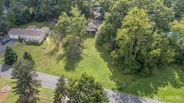 15 Poplar Street, Jackson, NJ 08527