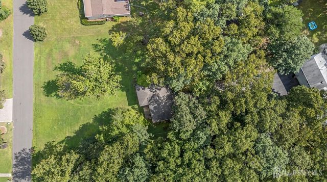 15 Poplar Street, Jackson, NJ 08527