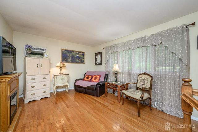 15 Poplar Street, Jackson, NJ 08527