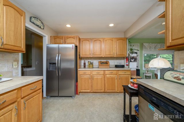 15 Poplar Street, Jackson, NJ 08527