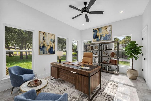 105 Forest Brook Drive, Oak Leaf, TX 75154