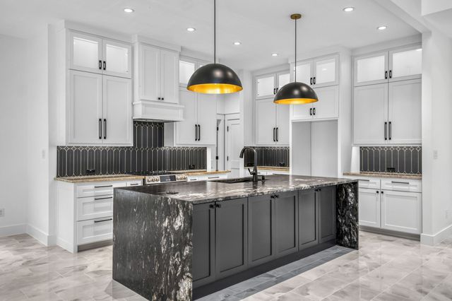 105 Forest Brook Drive, Oak Leaf, TX 75154