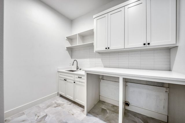 105 Forest Brook Drive, Oak Leaf, TX 75154