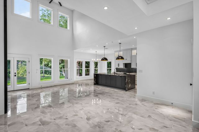 105 Forest Brook Drive, Oak Leaf, TX 75154