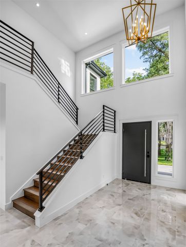 105 Forest Brook Drive, Oak Leaf, TX 75154