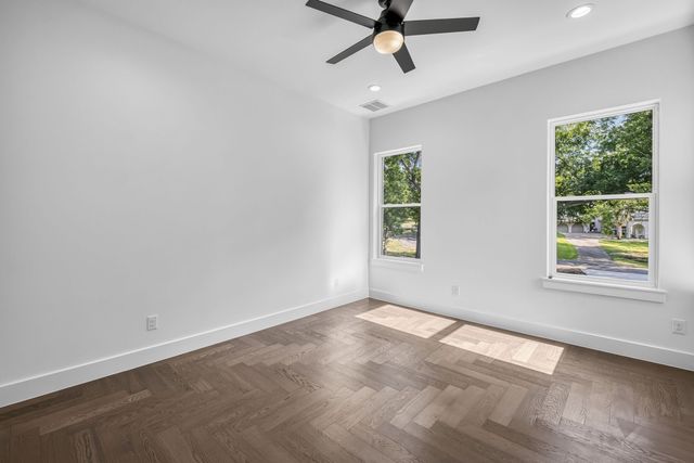 105 Forest Brook Drive, Oak Leaf, TX 75154