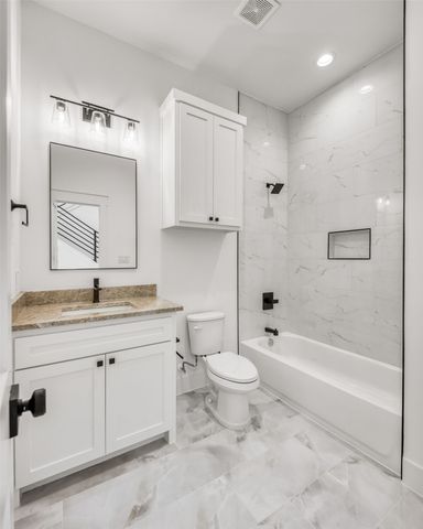105 Forest Brook Drive, Oak Leaf, TX 75154