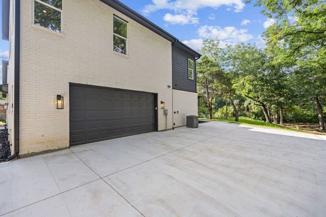 105 Forest Brook Drive, Oak Leaf, TX 75154