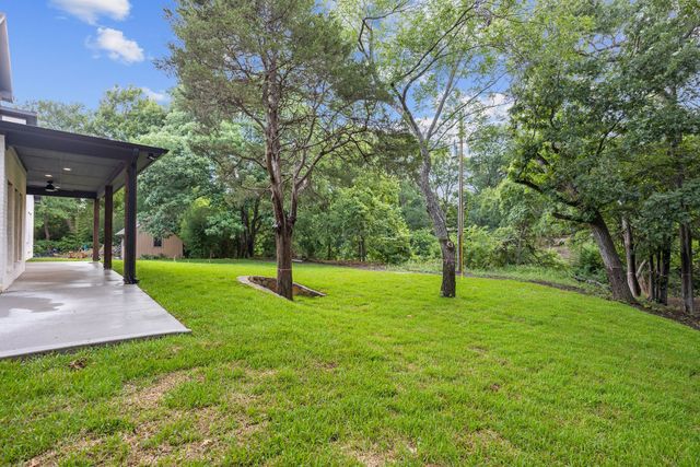 105 Forest Brook Drive, Oak Leaf, TX 75154