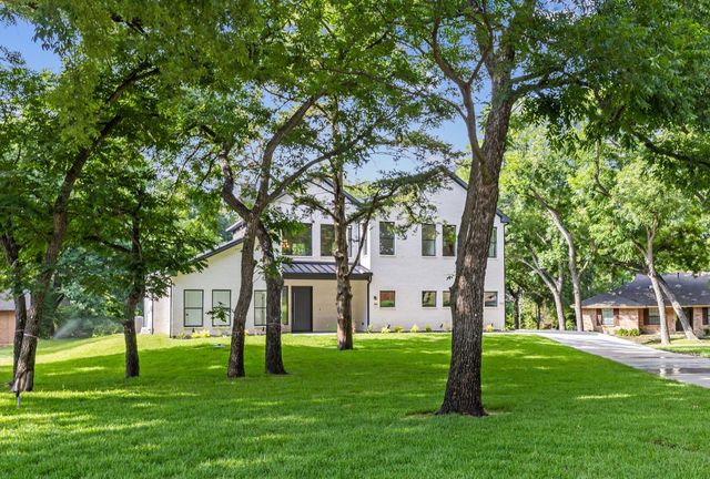 105 Forest Brook Drive, Oak Leaf, TX 75154