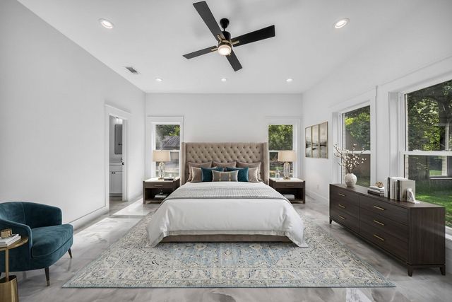 105 Forest Brook Drive, Oak Leaf, TX 75154