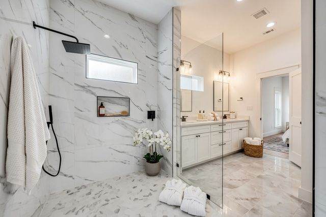 105 Forest Brook Drive, Oak Leaf, TX 75154