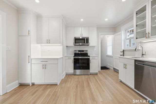 44 Lorraine Terrace 2, Bridgeport, CT 06604