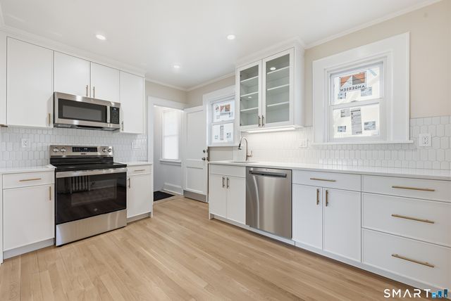 44 Lorraine Terrace 2, Bridgeport, CT 06604
