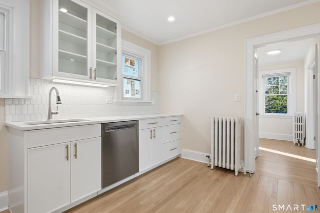 44 Lorraine Terrace 2, Bridgeport, CT 06604