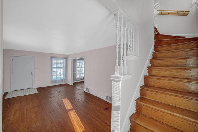 248 Adelaide Place, Munster, IN 46321