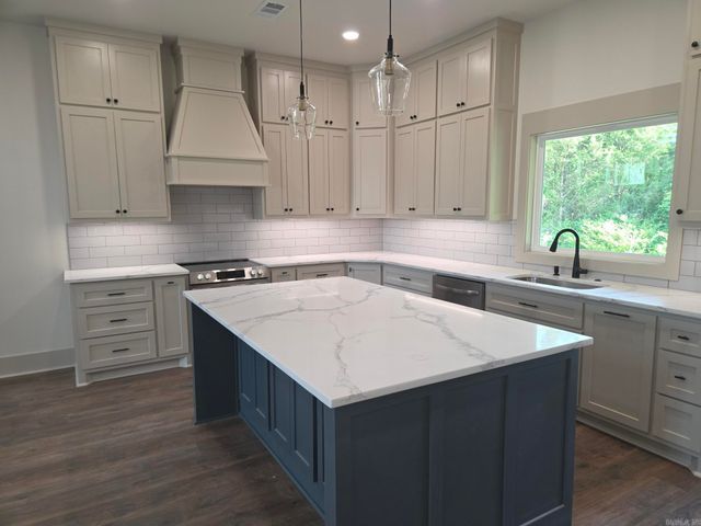 1901 Secretariat Way, Searcy, AR 72143