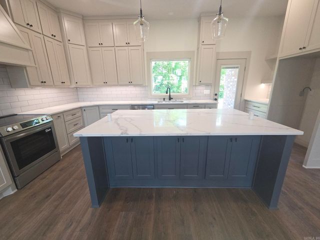 1901 Secretariat Way, Searcy, AR 72143